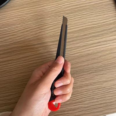 खरीदें कार फिल्मों और प्लास्टिक शीट के लिए SK2 स्टील ब्लेड के साथ खींचने योग्य उपयोगिता चाकू ऑनलाइन निर्माण