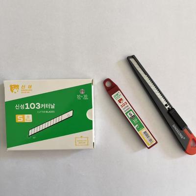 खरीदें 9mm Width Silver Small Cutter Blade for Heavy Duty Industrial Cutting ऑनलाइन निर्माण