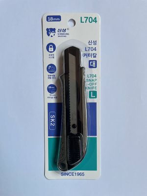 एर्गोनोमिक पकड़ के साथ 18 मिमी ऑटो retractable उपयोगिता चाकू SK2 स्टील ब्लेड
