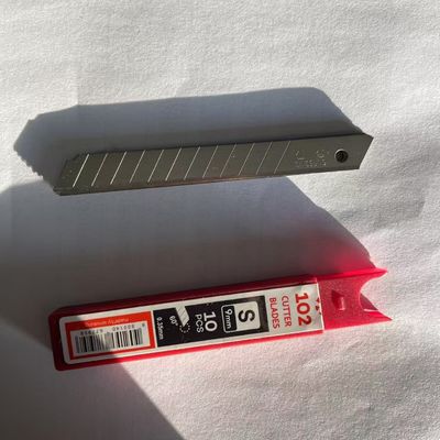 12 खंड SK2 उच्च कार्बन स्टील और 60 डिग्री काटने के कोण के साथ 9 मिमी कटर ब्लेड