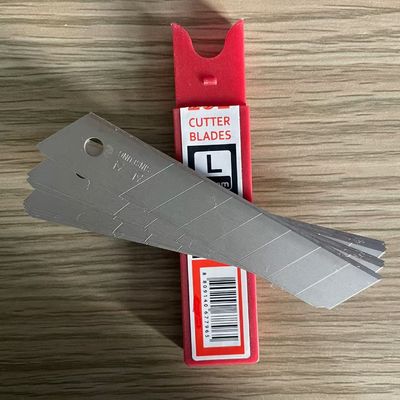 8 खंड बहुमुखी काटने के अनुप्रयोगों के लिए चांदी 18 मिमी काटने वाले चाकू