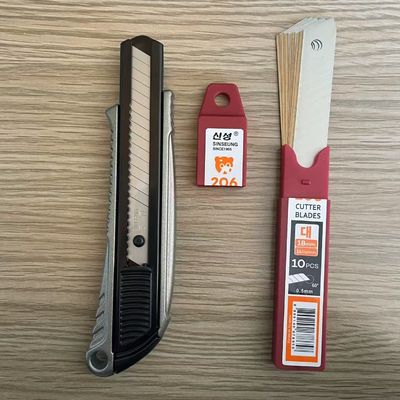 यूटिलिटी नाइफ के साथ संगत सटीक कटिंग 18mm स्नैप ऑफ नाइफ ब्लेड