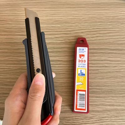 0.5 मिमी मोटाई चांदी 18 मिमी कटर ब्लेड और लगातार औद्योगिक कट के लिए