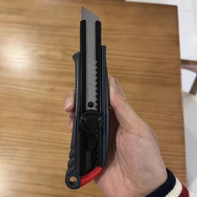 एल्यूमीनियम हैंडल 18 मिमी यूटिलिटी चाकू उच्च कार्बन स्टील ब्लेड 160-45 मिमी कार्यशाला और निर्माण के लिए आवश्यक कटिंग उपकरण